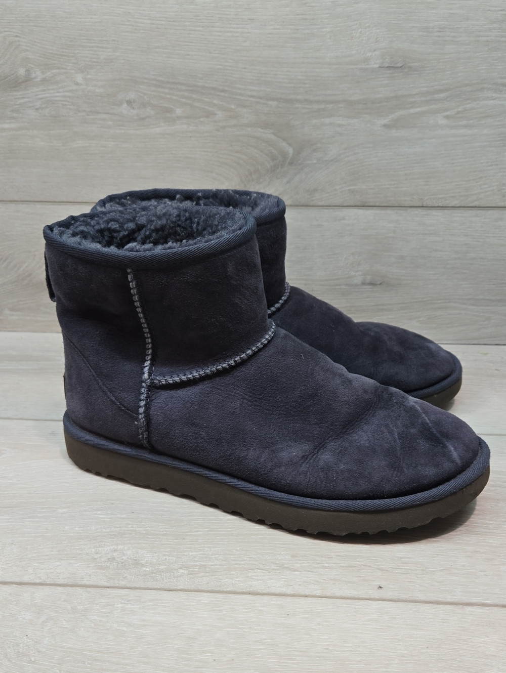 Ugg Australia Cozy Women's Short Shearling Boots Shoes Sz 9